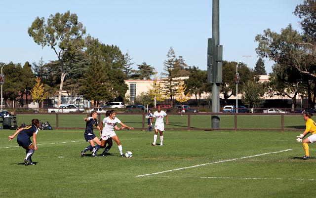 Stanford-Cal Womens soccer-028.JPG - 2009 NCAA Women's Soccer, Cal at Stanford.